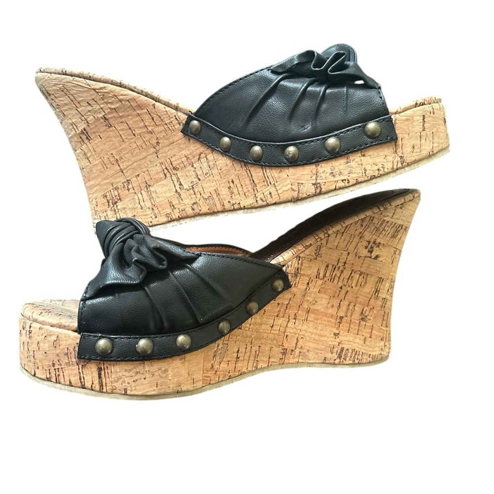 Groove wedge heel size 7